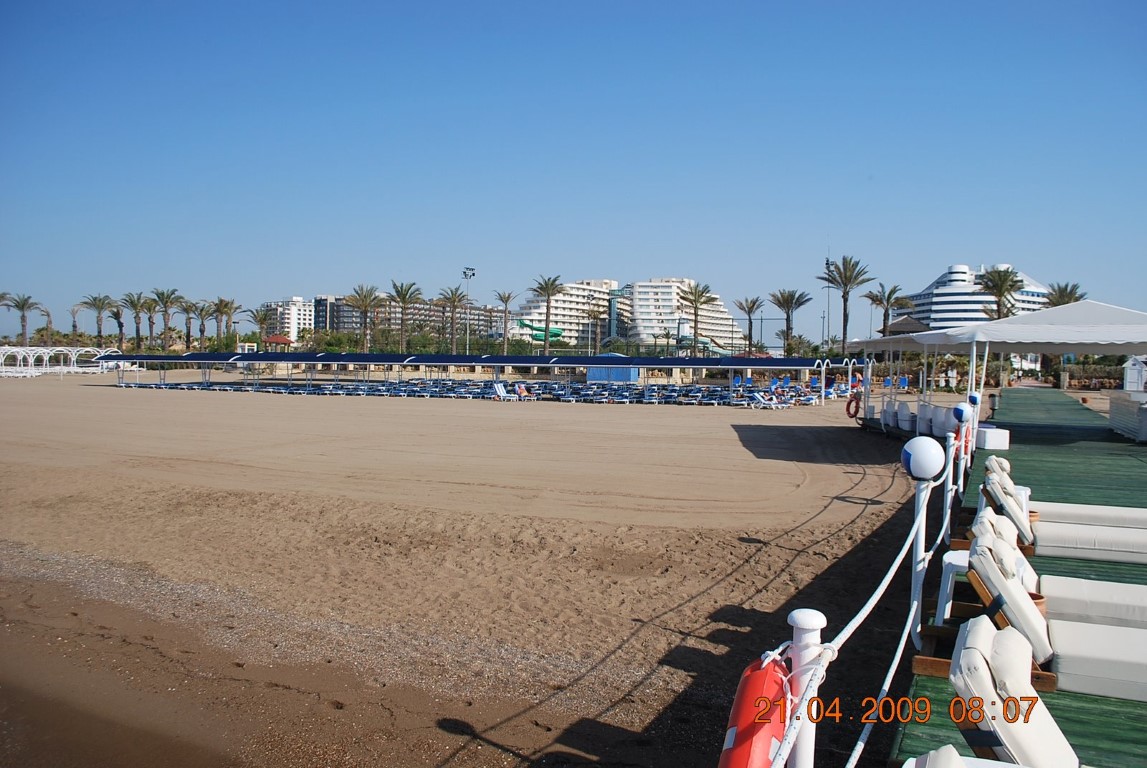 imagini hotel TITANIC LARA